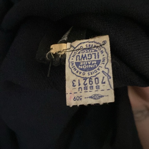 ILGWU vintage black dress with lace overlay and back zipper - Picture 5 of 5